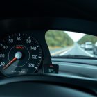Auto szarpie podczas jazdy — najczęstsze przyczyny i jak je zawęzić krok po kroku
