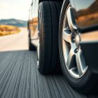 Auto ściąga podczas jazdy – jak sprawdzić, czy winne są opony, geometria, hamulce lub zawieszenie